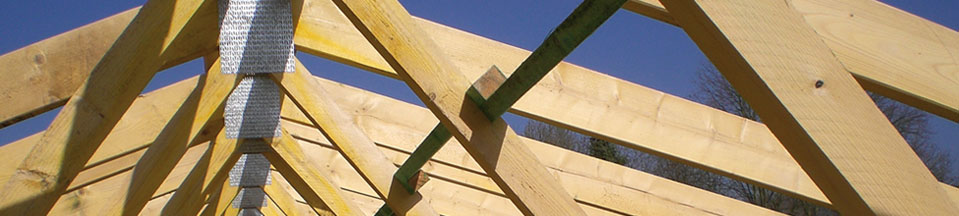 Ein Dachstuhl aus Holz